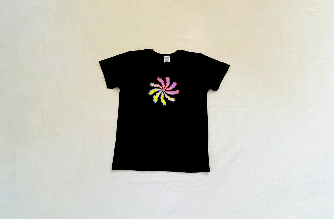 SWIRL FLOWER BLACK TEE