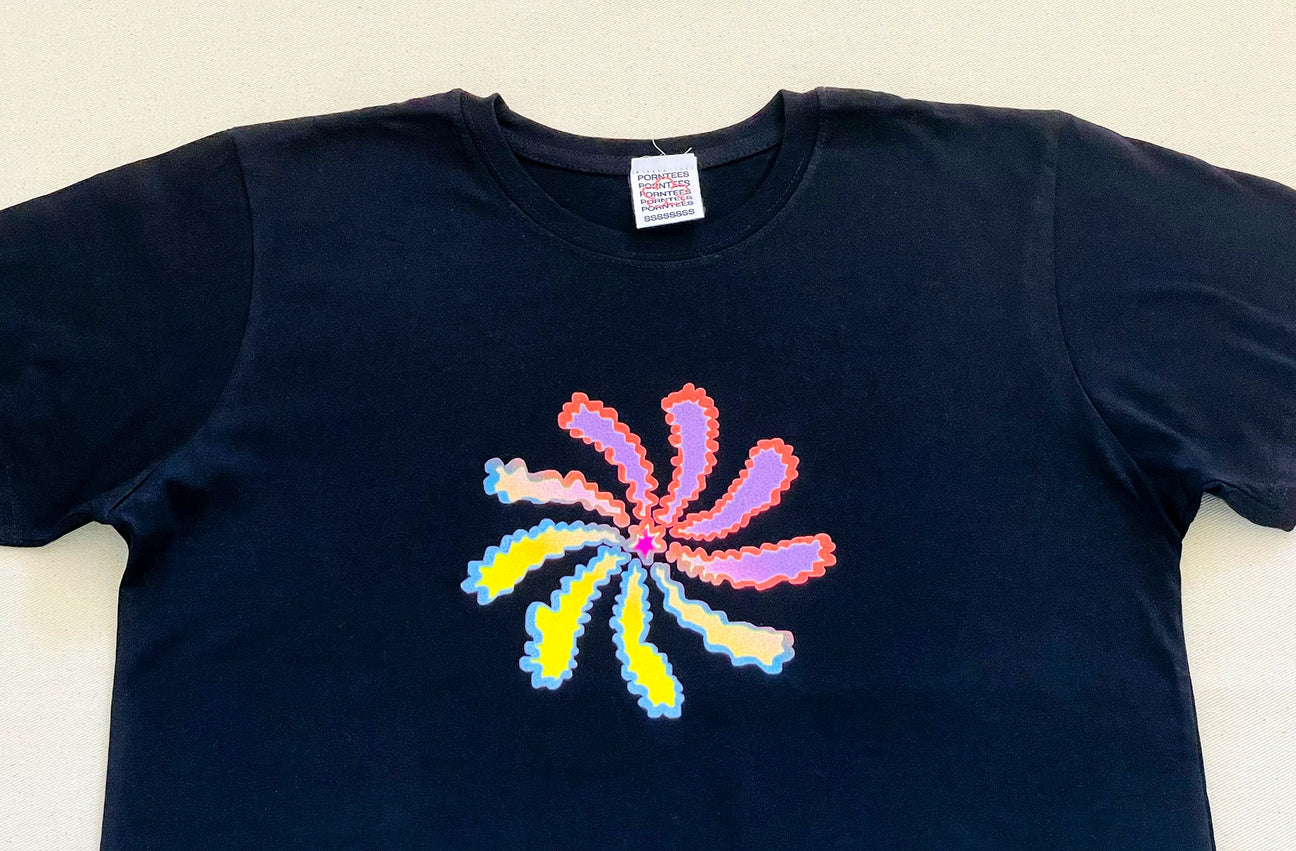 SWIRL FLOWER BLACK TEE