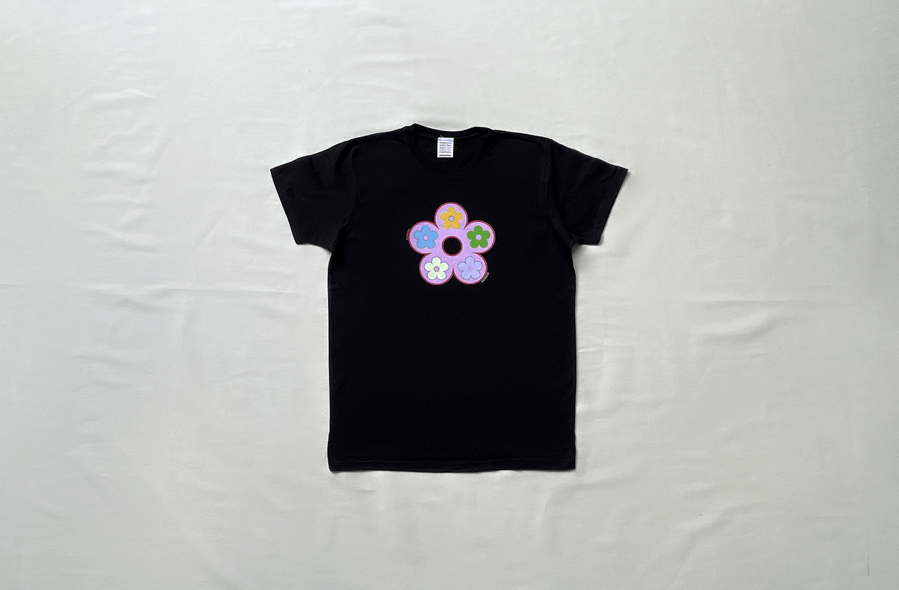 CLASSIC FLOWER BLACK TEE