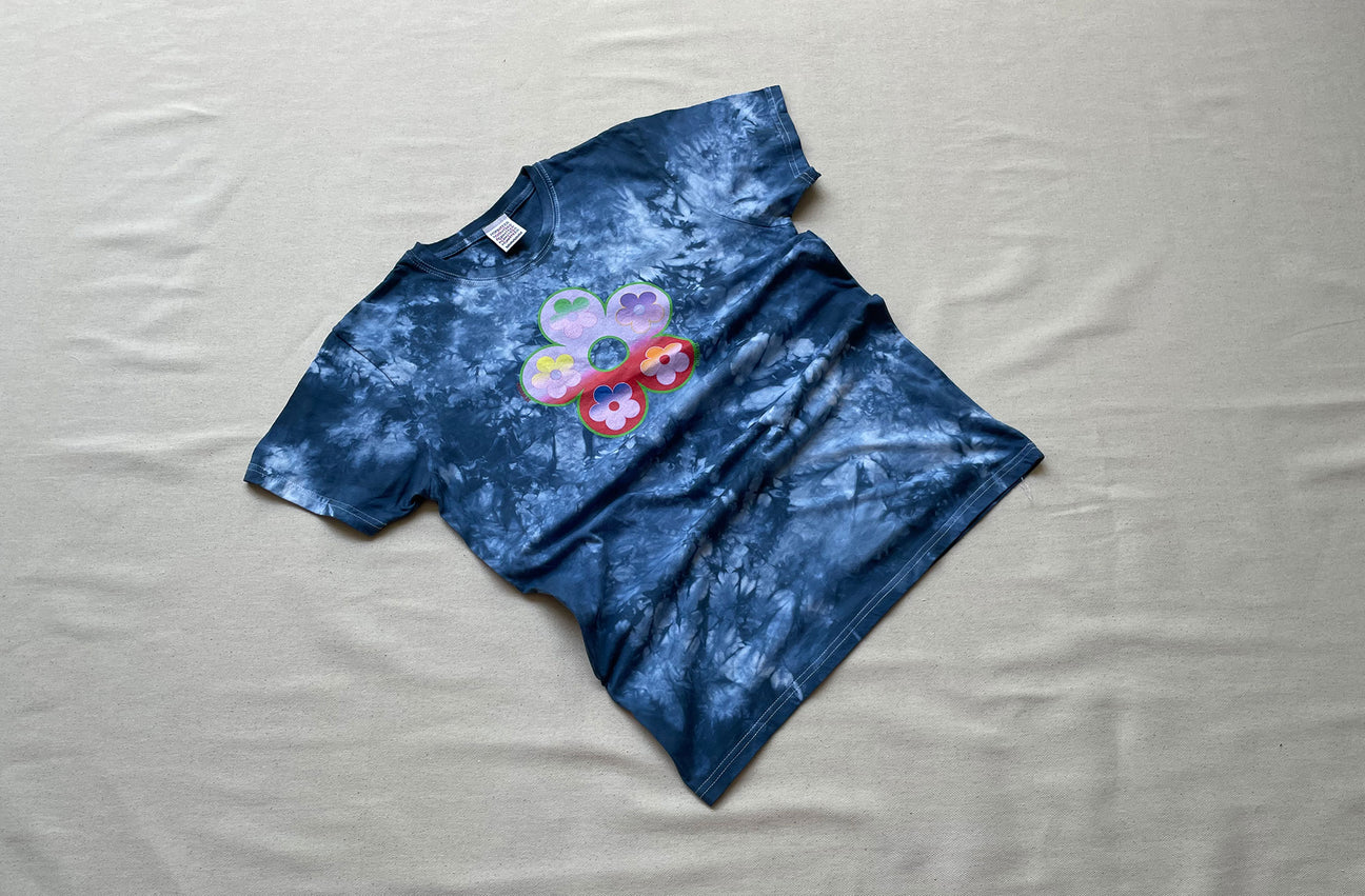 GRADIENT FLOWER NAVY TIEDYE TEE